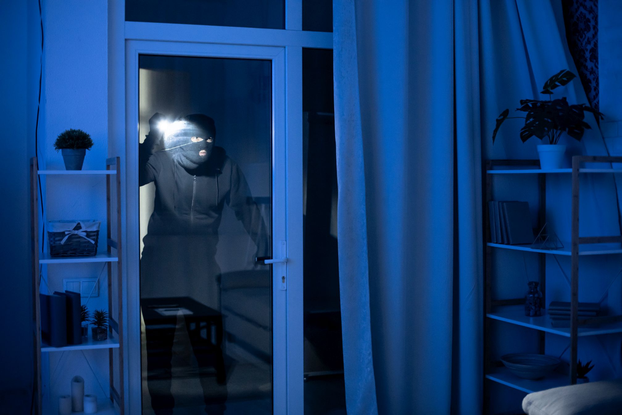 Criminal breaking into apartment or office to steal